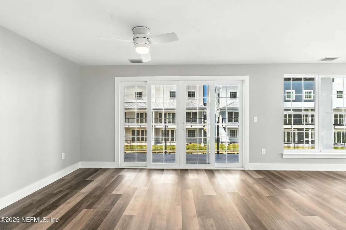 Photo of 15 COMARES Avenue