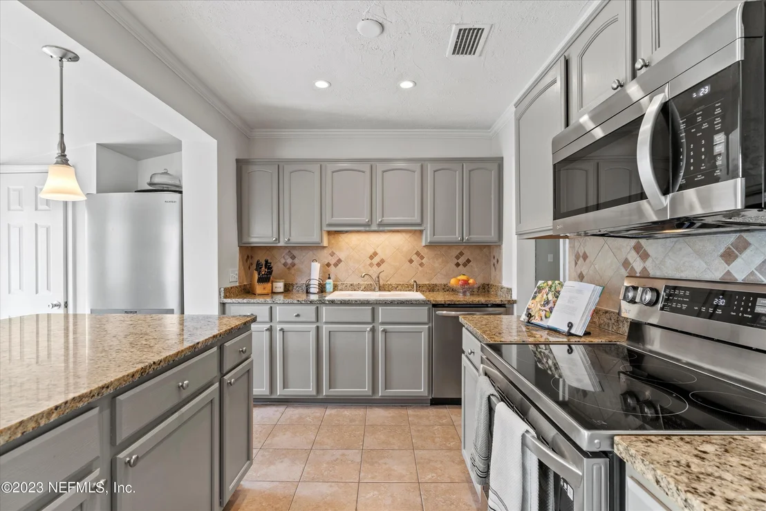 Photo of 1434 PINETREE Road