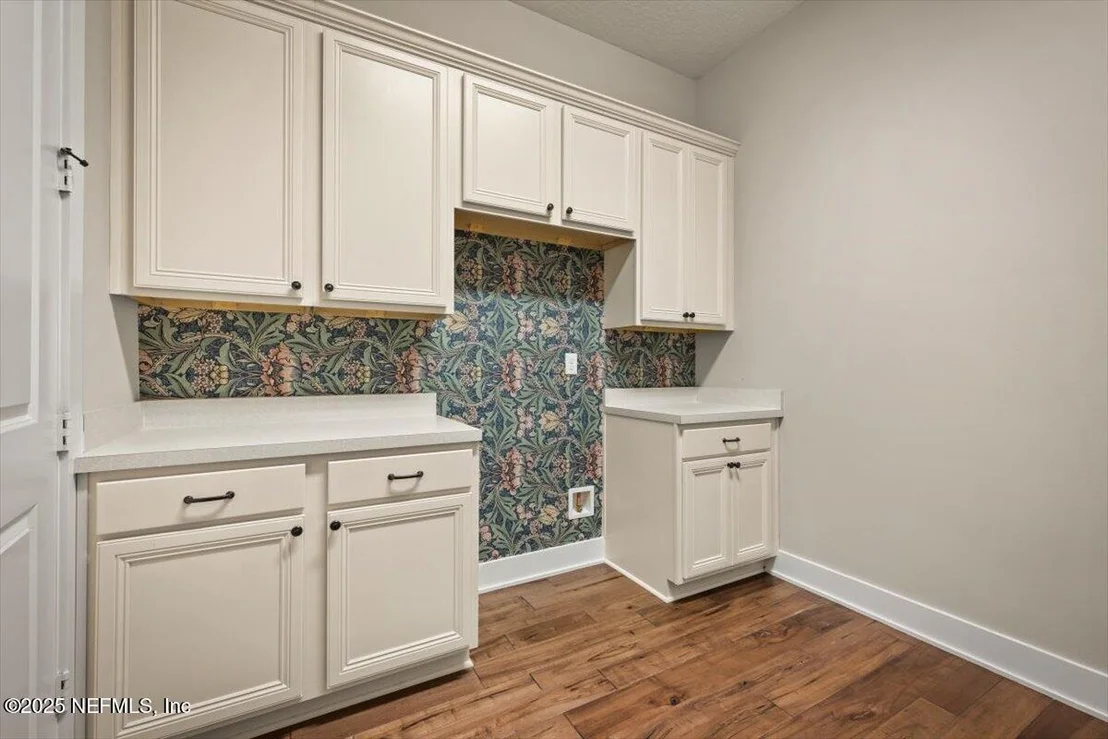 Photo of 305 SEAHILL Drive