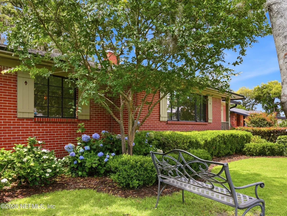 Photo of 1630 MAYVIEW Road
