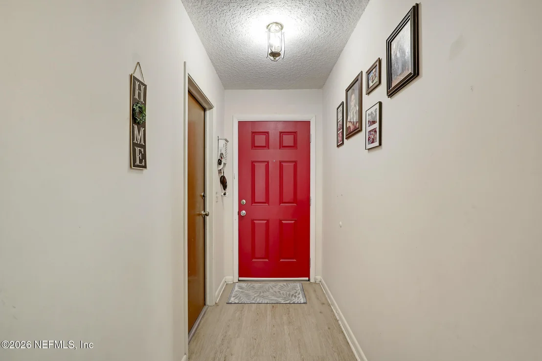 Photo of 531 LORING Avenue