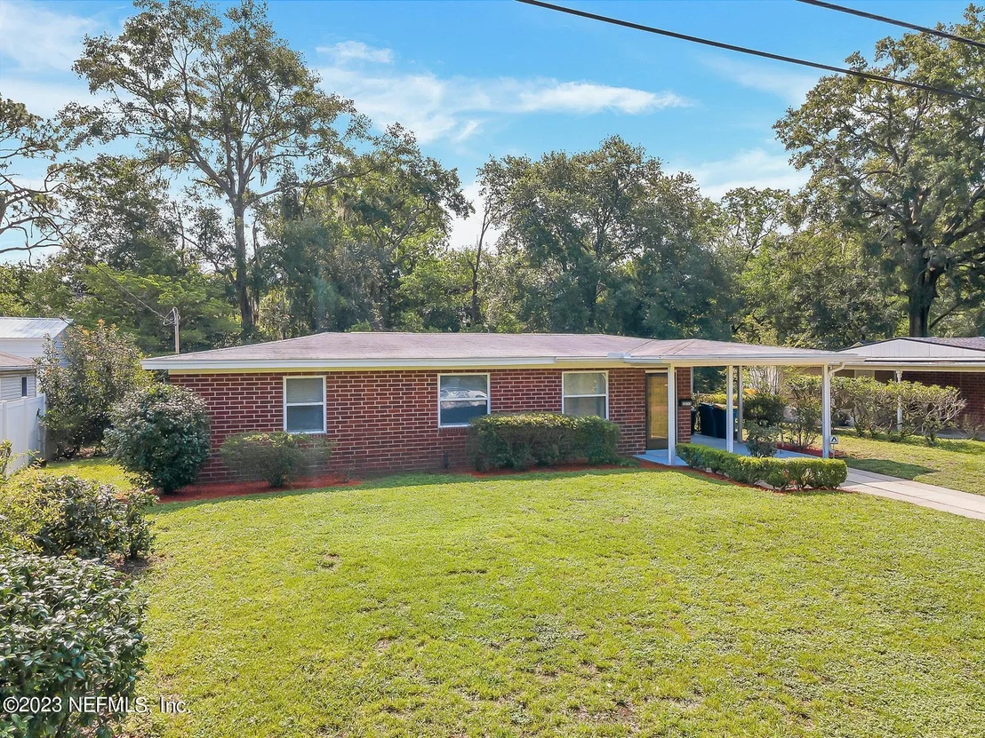 Photo of 2233 MAPLE LEAF Drive E
