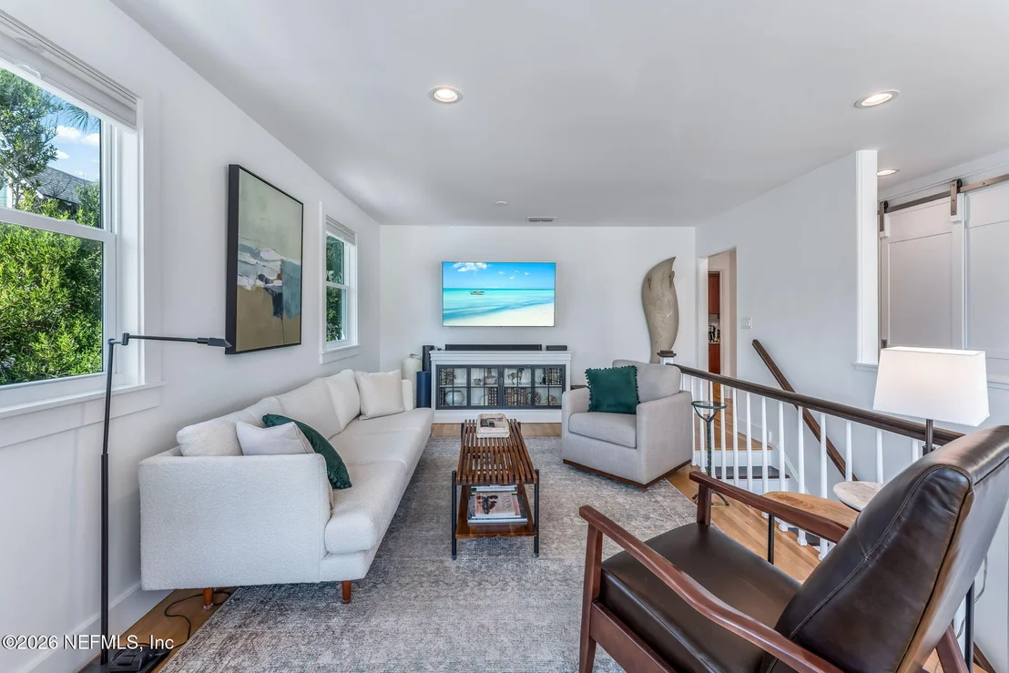 Photo of 1242 BEACH Avenue