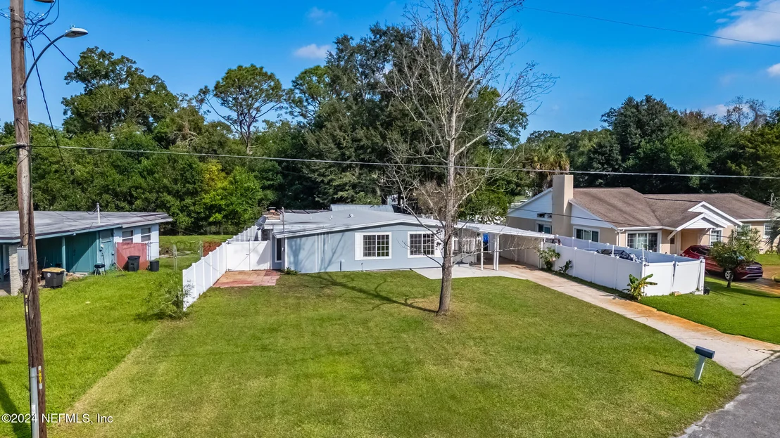 Photo of 1736 LOUVRE Drive