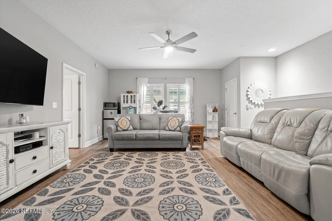 Photo of 195 GLENNEYRE Circle