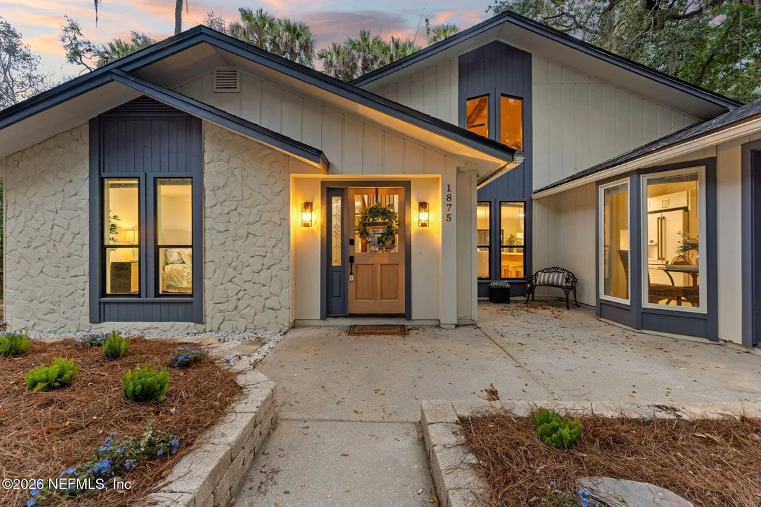 Photo of 1875 LIVE OAK Lane