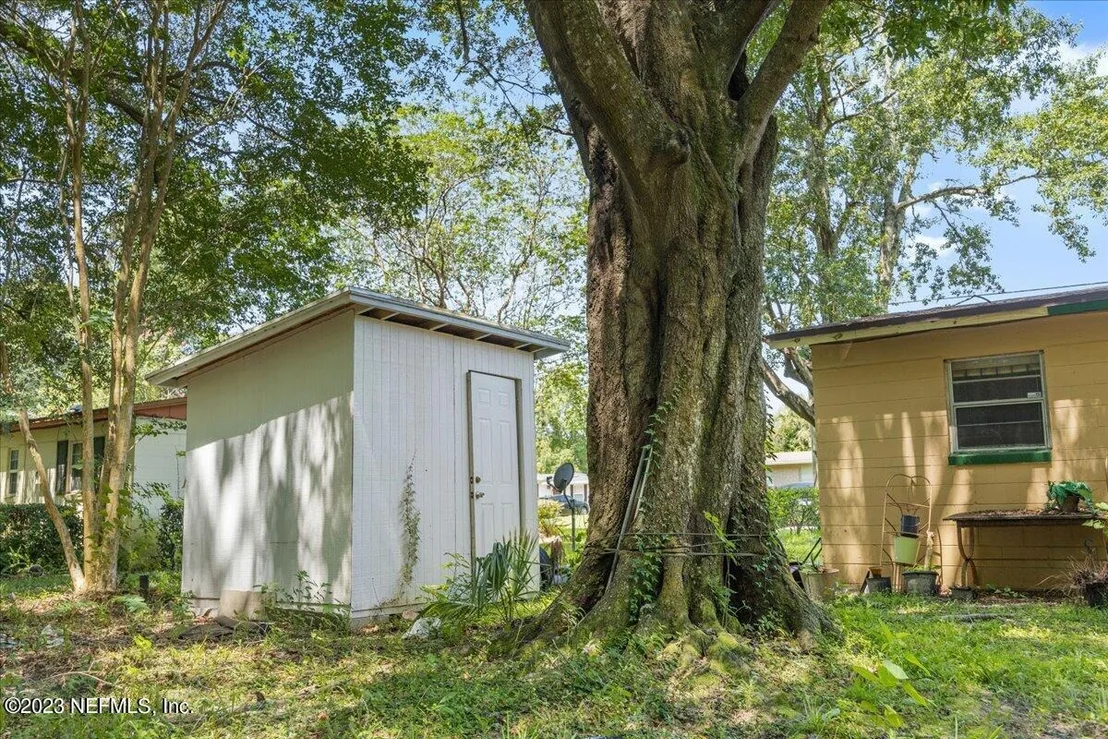 Photo of 8593 DARLINGTON Drive