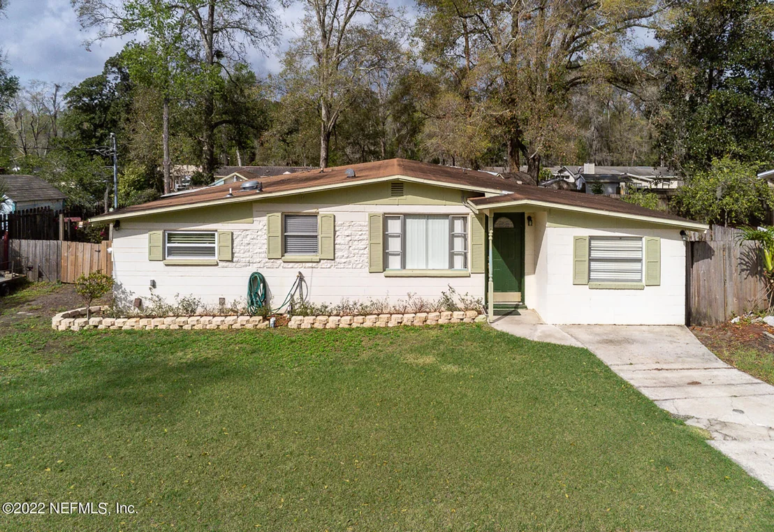 Photo of 317 CANIS Drive W