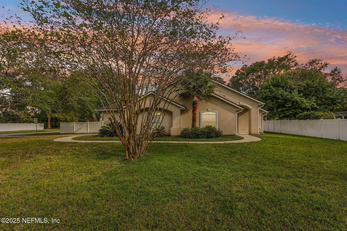 Photo of 200 NOTTINGHAM Drive W