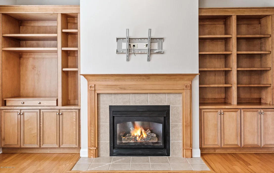 Photo of 821 EAGLE POINT Drive