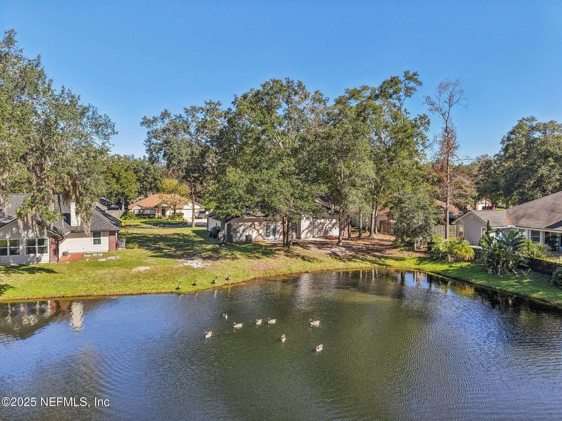 Photo of 208 HONEYSUCKLE Way