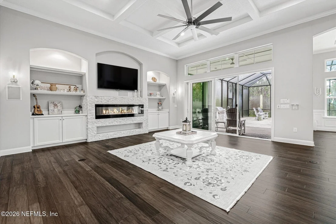 Photo of 195 GLENNEYRE Circle
