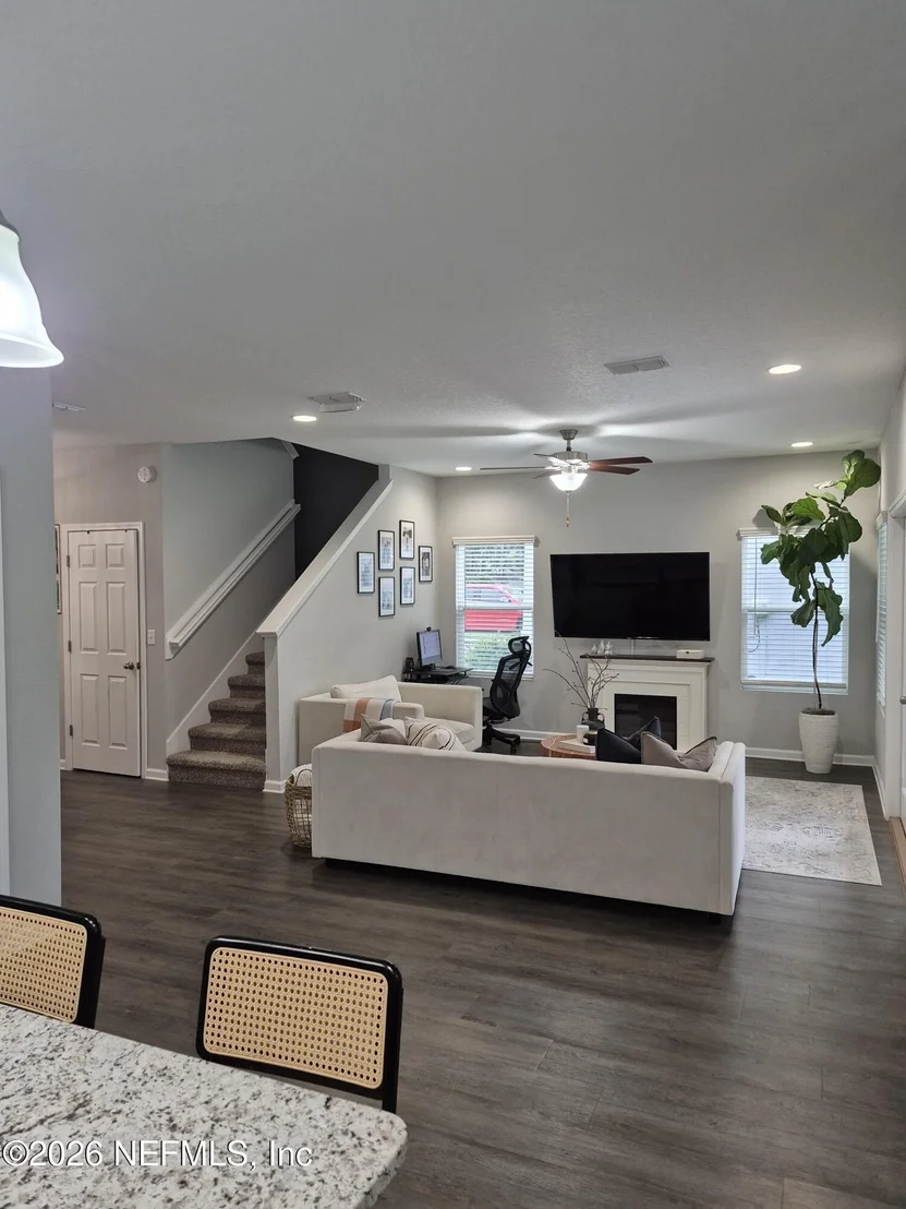 Photo of 6093 HYDE PARK Circle