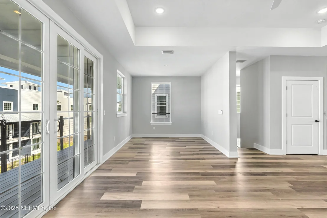 Photo of 15 COMARES Avenue