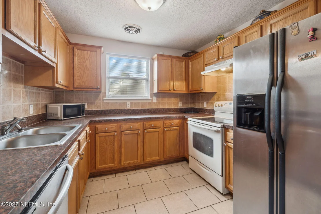Photo of 7403 ROSLYN Road