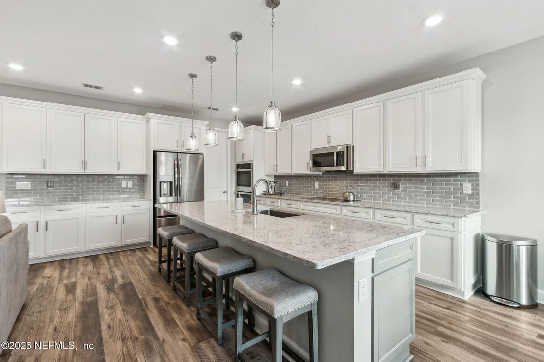 Photo of 85558 FALL RIVER Parkway