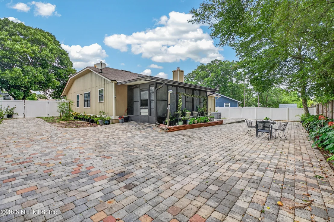 Photo of 8005 FLEUR DE LIS Drive
