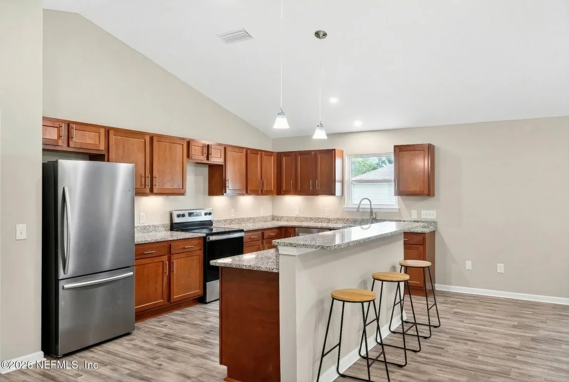 Photo of 815 BAKER Avenue