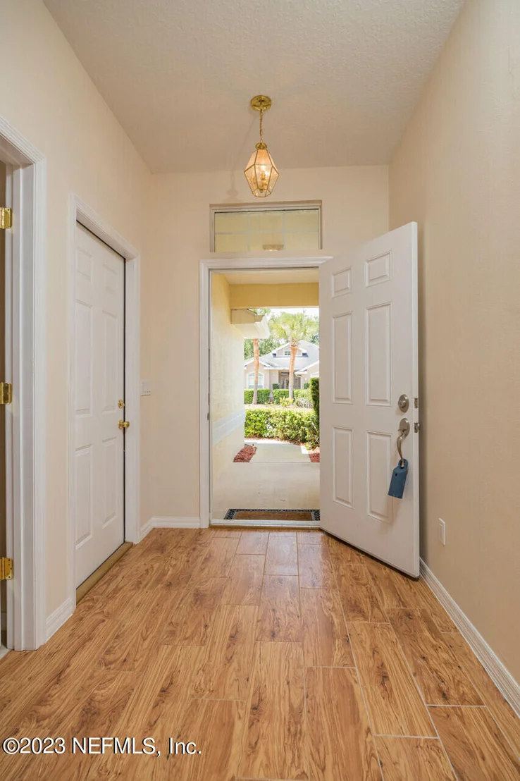 Photo of 601 KNOLLWOOD Lane