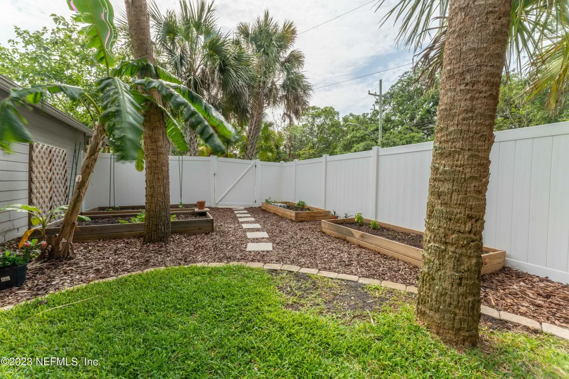 Photo of 1100 LINKSIDE Drive