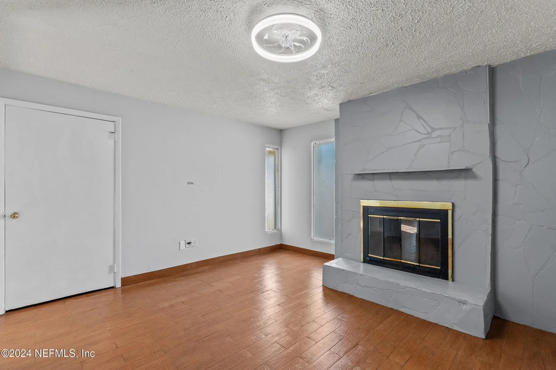 Photo of 1736 LOUVRE Drive