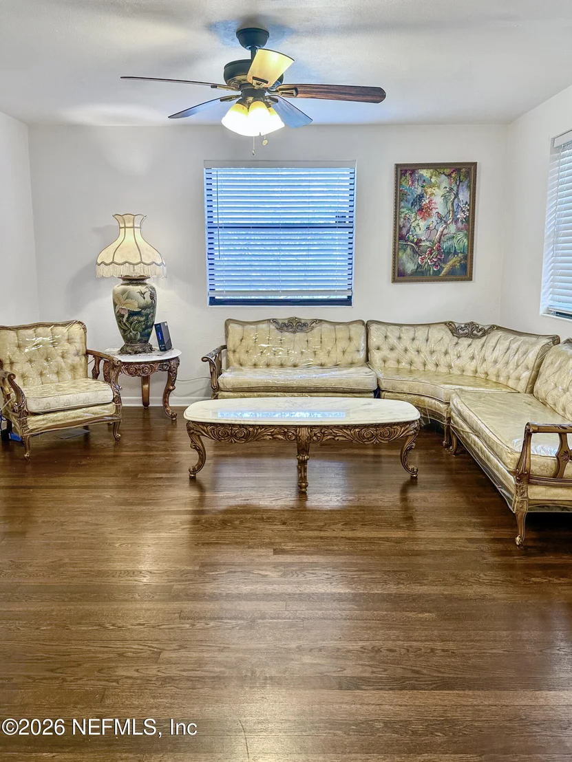 Photo of 5351 ROYCE Avenue