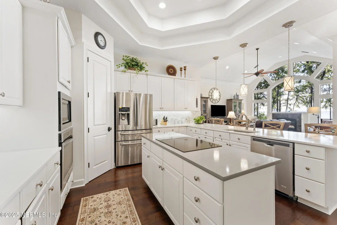 Photo of 686 FREDERIC Drive