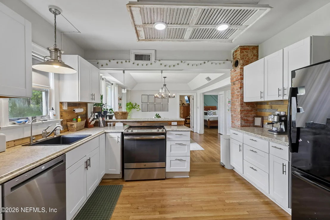 Photo of 2252 MILLS Road