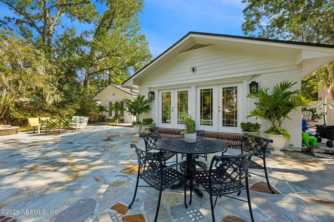 Photo of 1237 MAPLETON Road