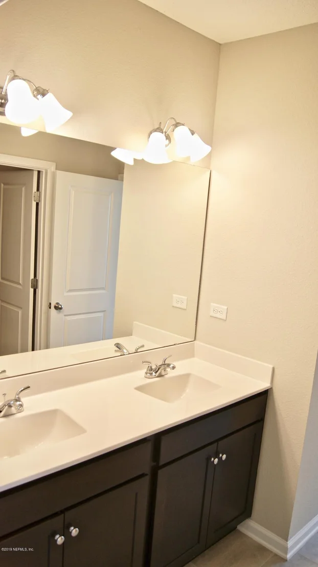 Photo of 297 HUTCHINSON Lane