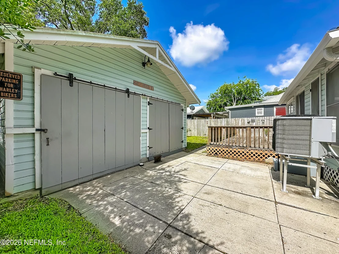 Photo of 17 BALLARD Avenue