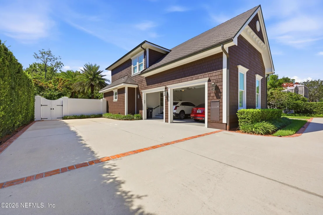Photo of 1030 MAPLE Lane