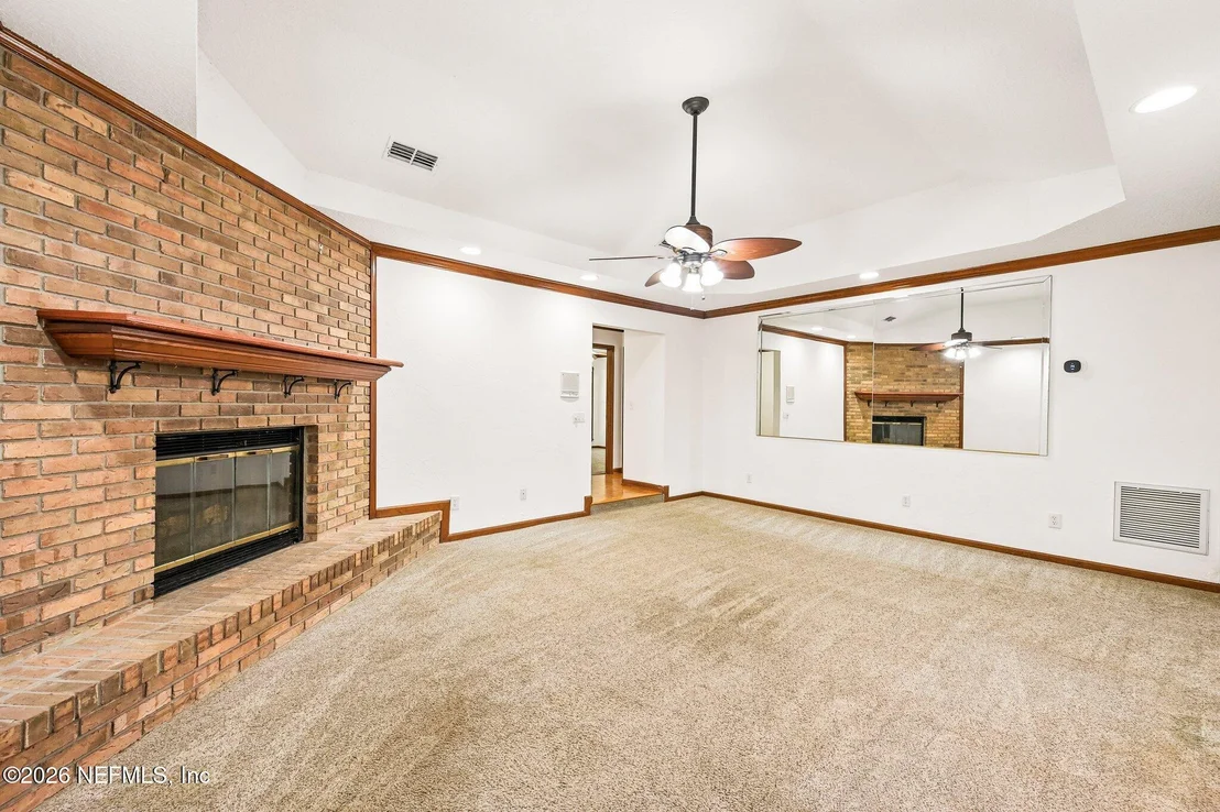 Photo of 331 OAK Drive S