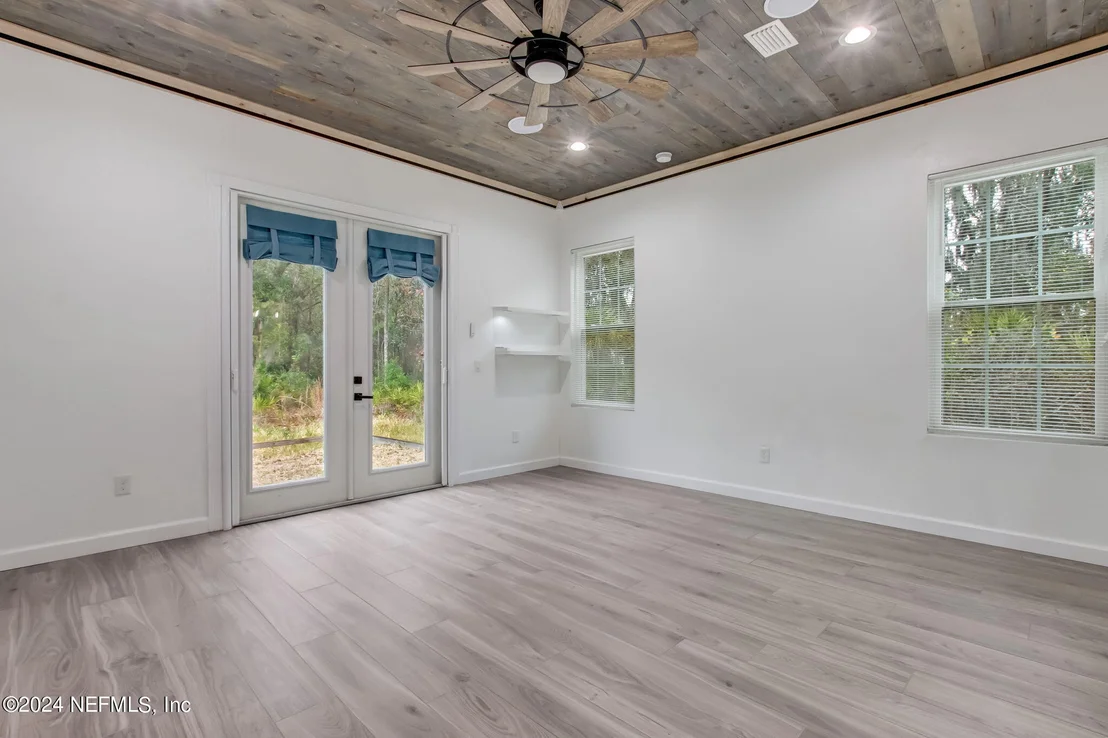 Photo of 574 W RIVER Road