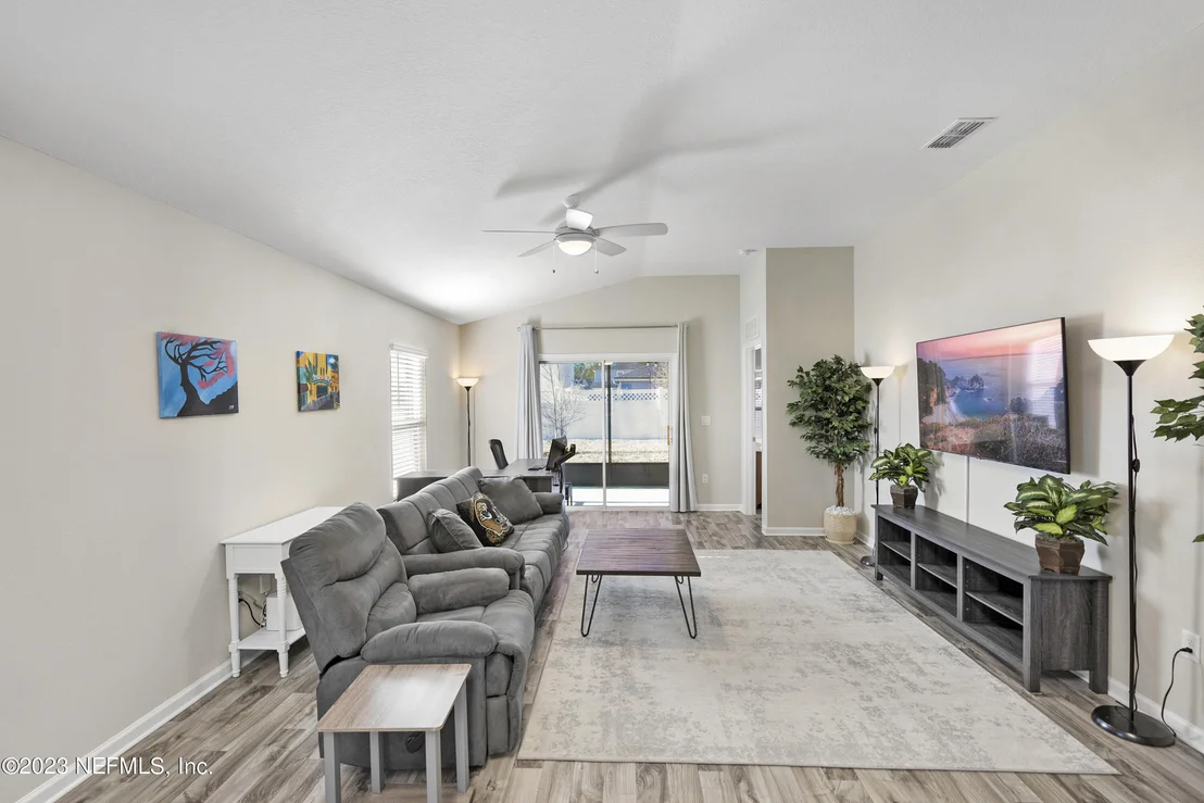 Photo of 121 MOORCROFT Way