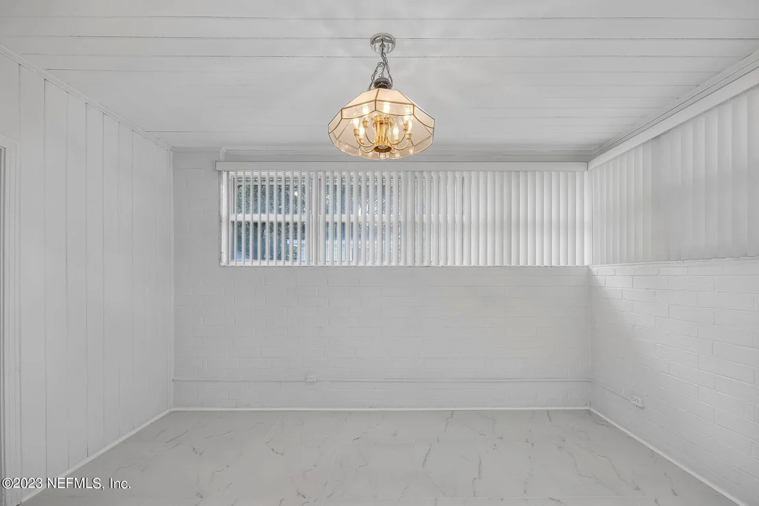 Photo of 2233 MAPLE LEAF Drive E