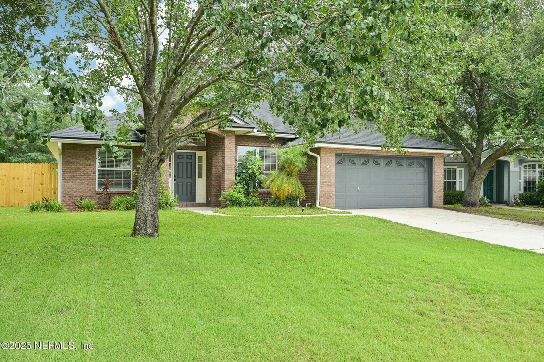 Photo of 8761 REDLEAF Court