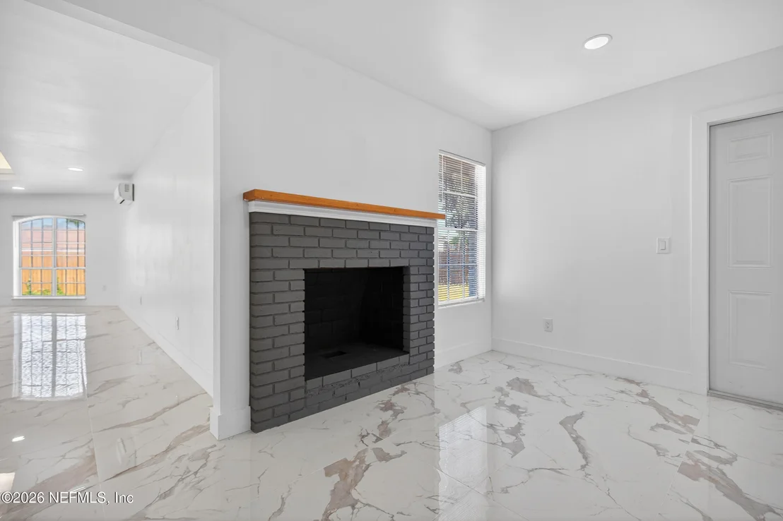 Photo of 1407 GRANDVIEW Drive