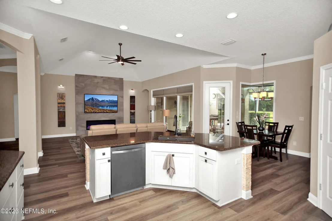 Photo of 944 OXFORD Drive