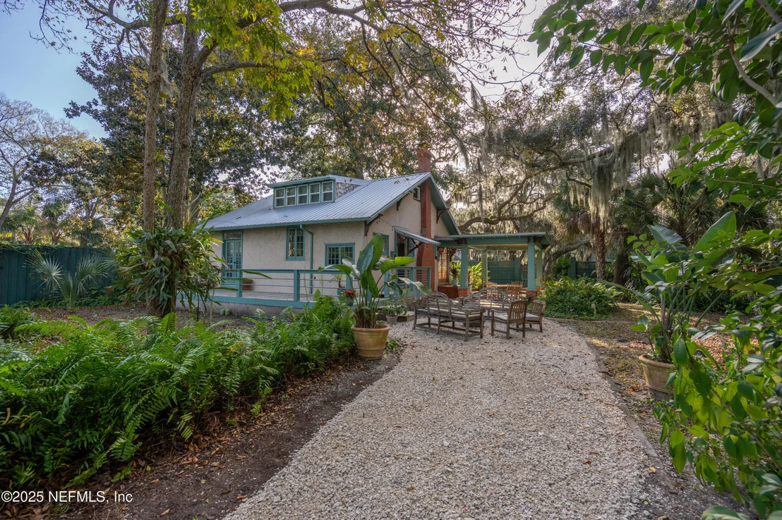 Photo of 8 PARK Avenue