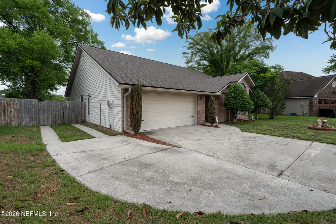 Photo of 2428 STONEBRIDGE Drive