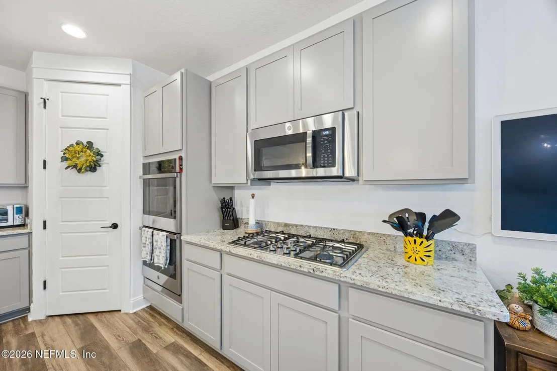 Photo of 141 LINSBURY Court