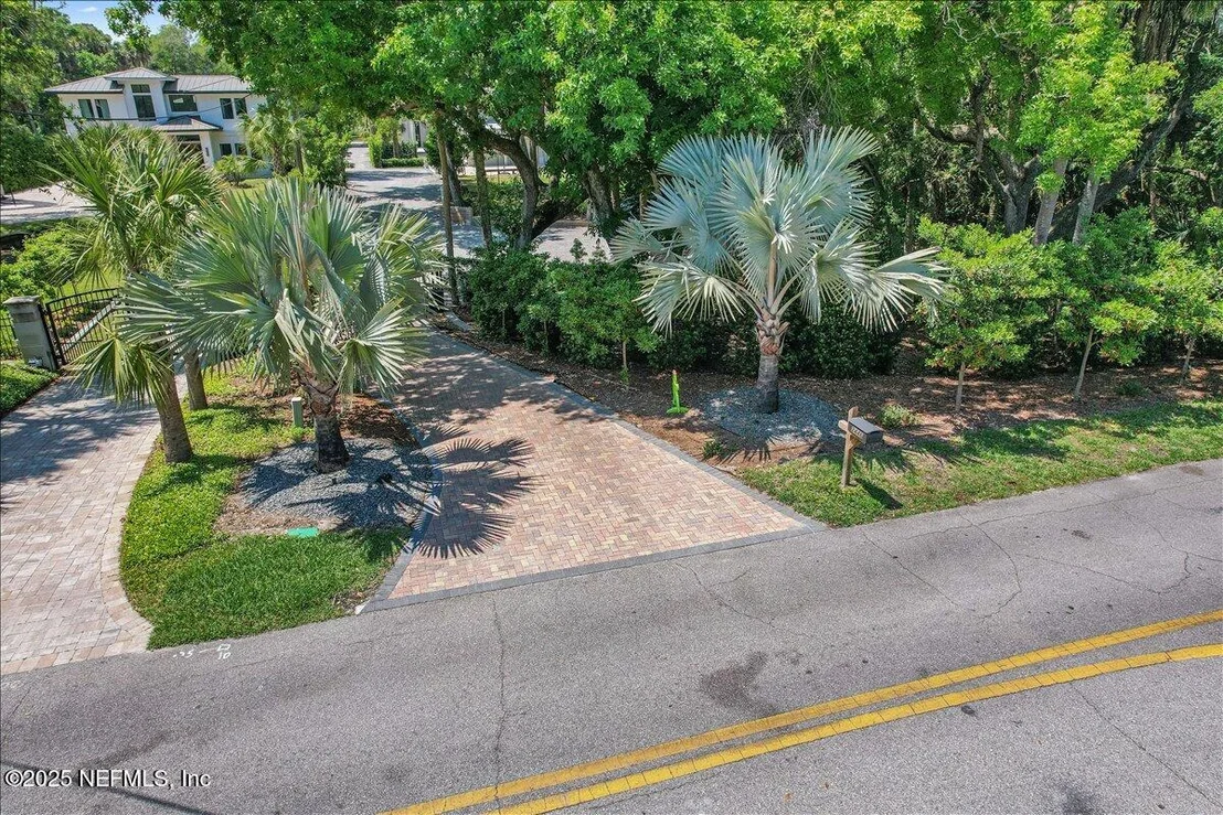 Photo of 2446 SEMINOLE Road