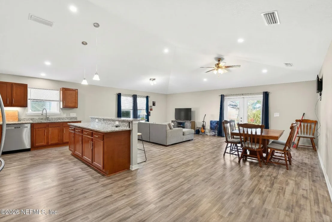 Photo of 815 BAKER Avenue