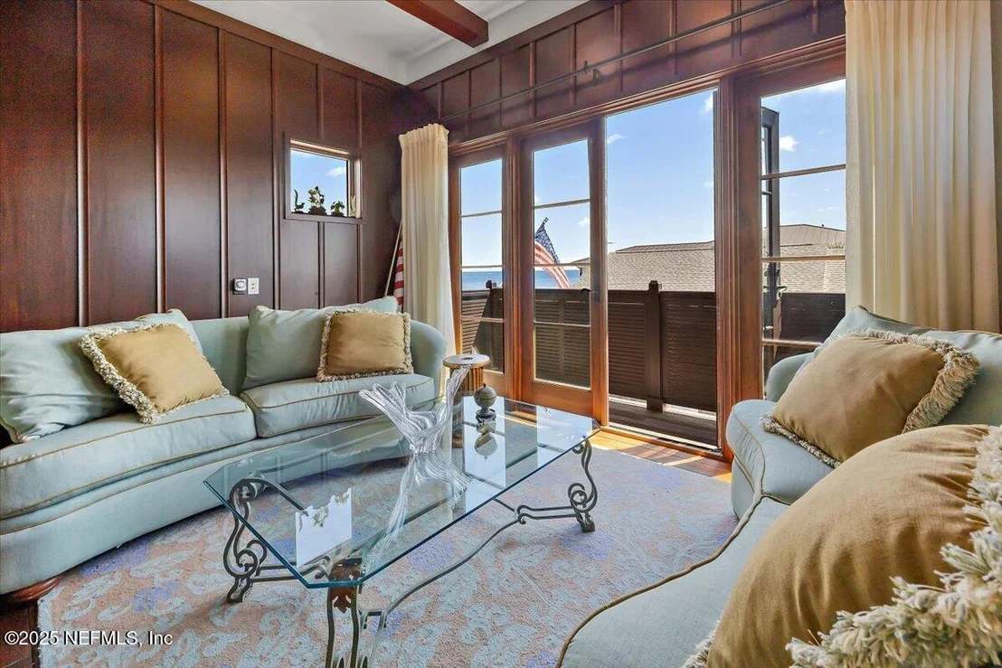 Photo of 1515 BEACH Avenue
