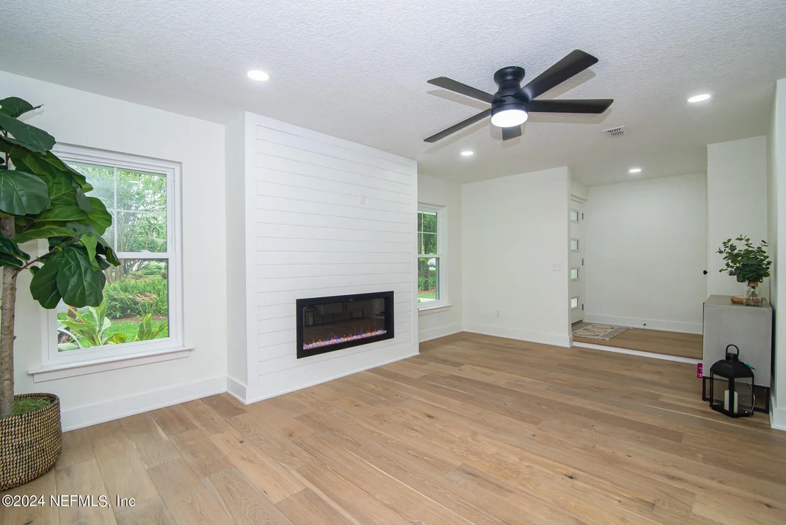 Photo of 89 VERANDA Lane