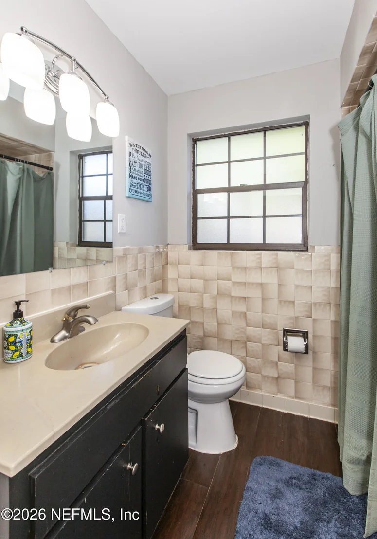 Photo of 2233 LA VALLE Drive
