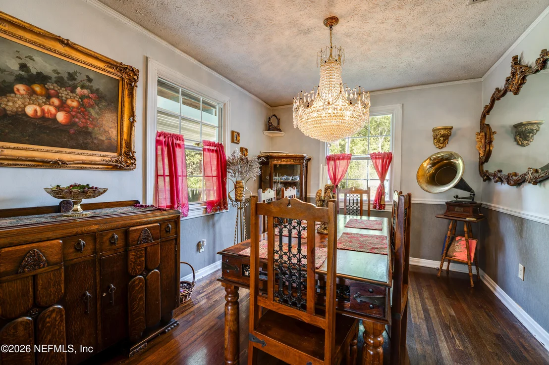 Photo of 1335 AZALEA Drive