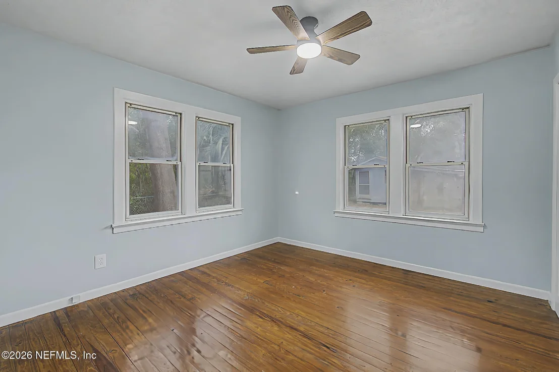Photo of 330 S 4TH Street