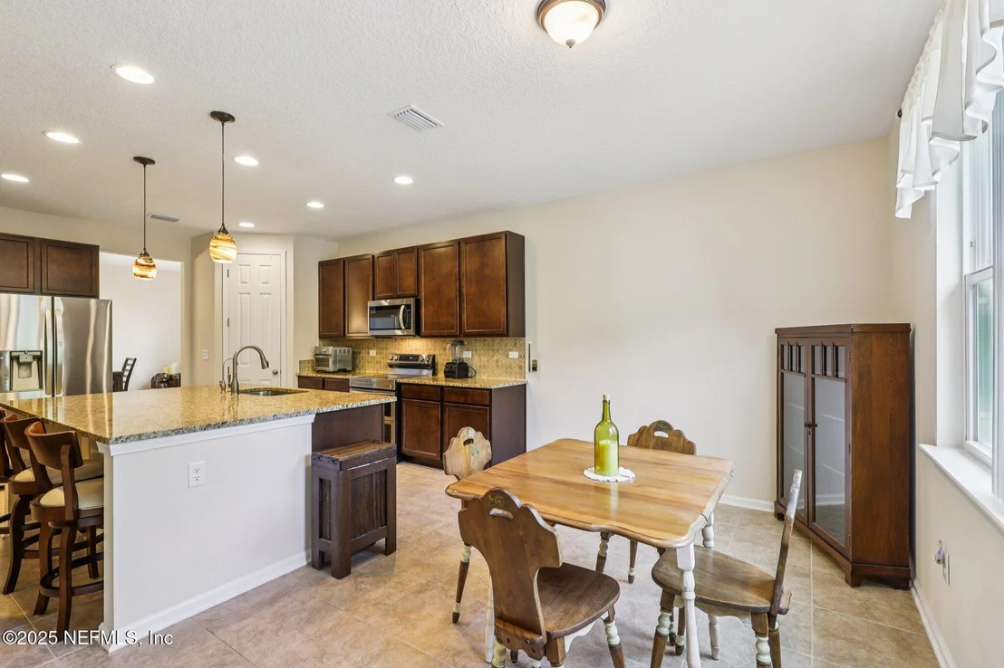 Photo of 261 PALISADE Drive